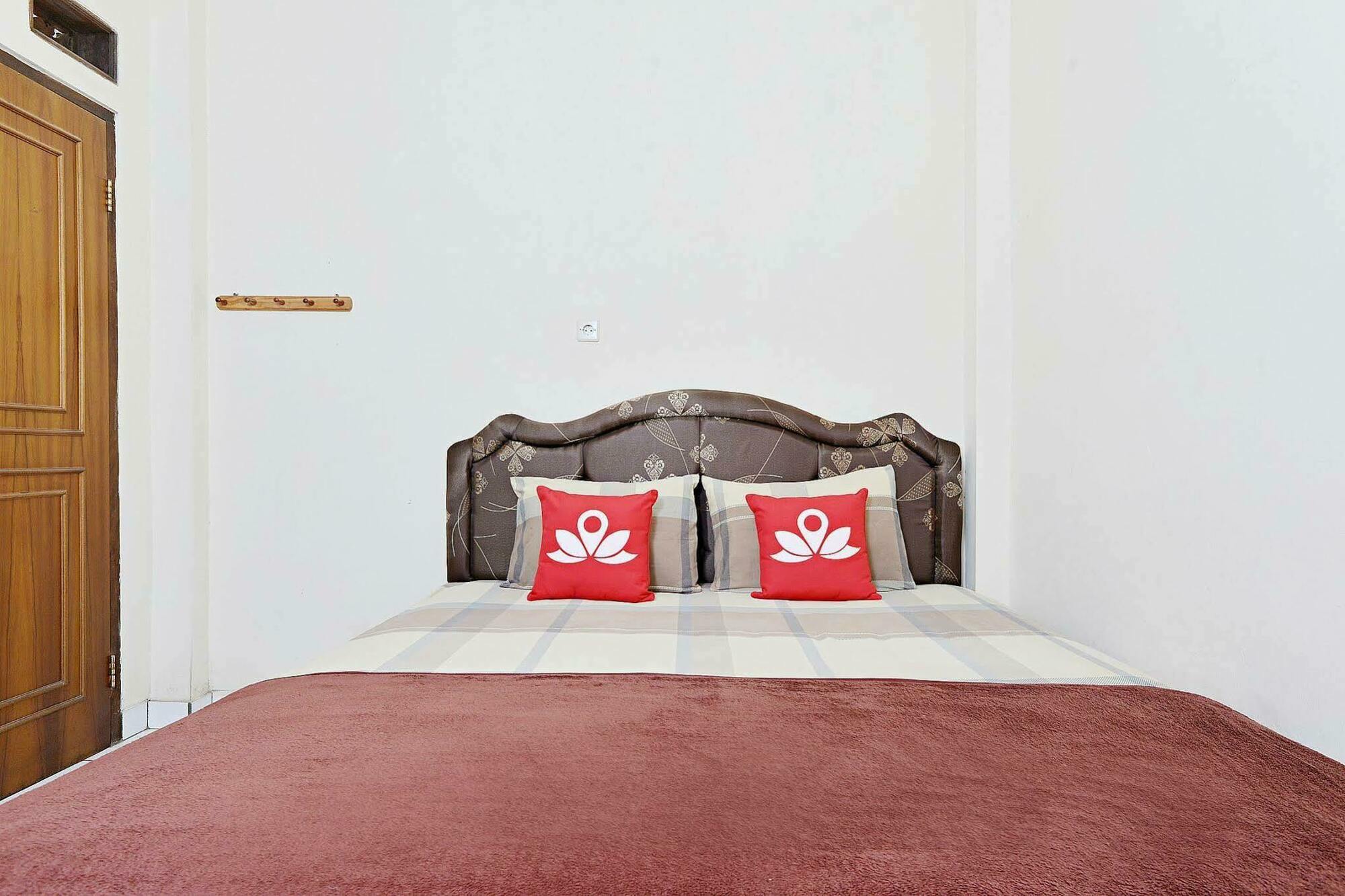 Zen Rooms Antapani Syariah Bandung Eksteriør bilde